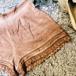 Lulu’s / Black Swan - lace sorrento shorts, NWT